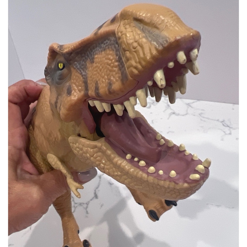 Hasbro Jurassic Park Jurassic Giants Chomping T Rex Figure Brown 18"